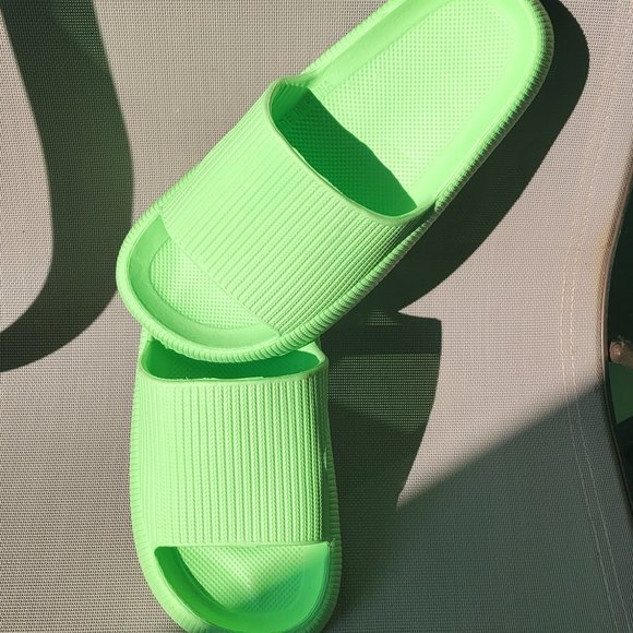 Cloud Cushion Cozi Slides Size 7.5 to 8 LNWOT - Picture 9 of 13